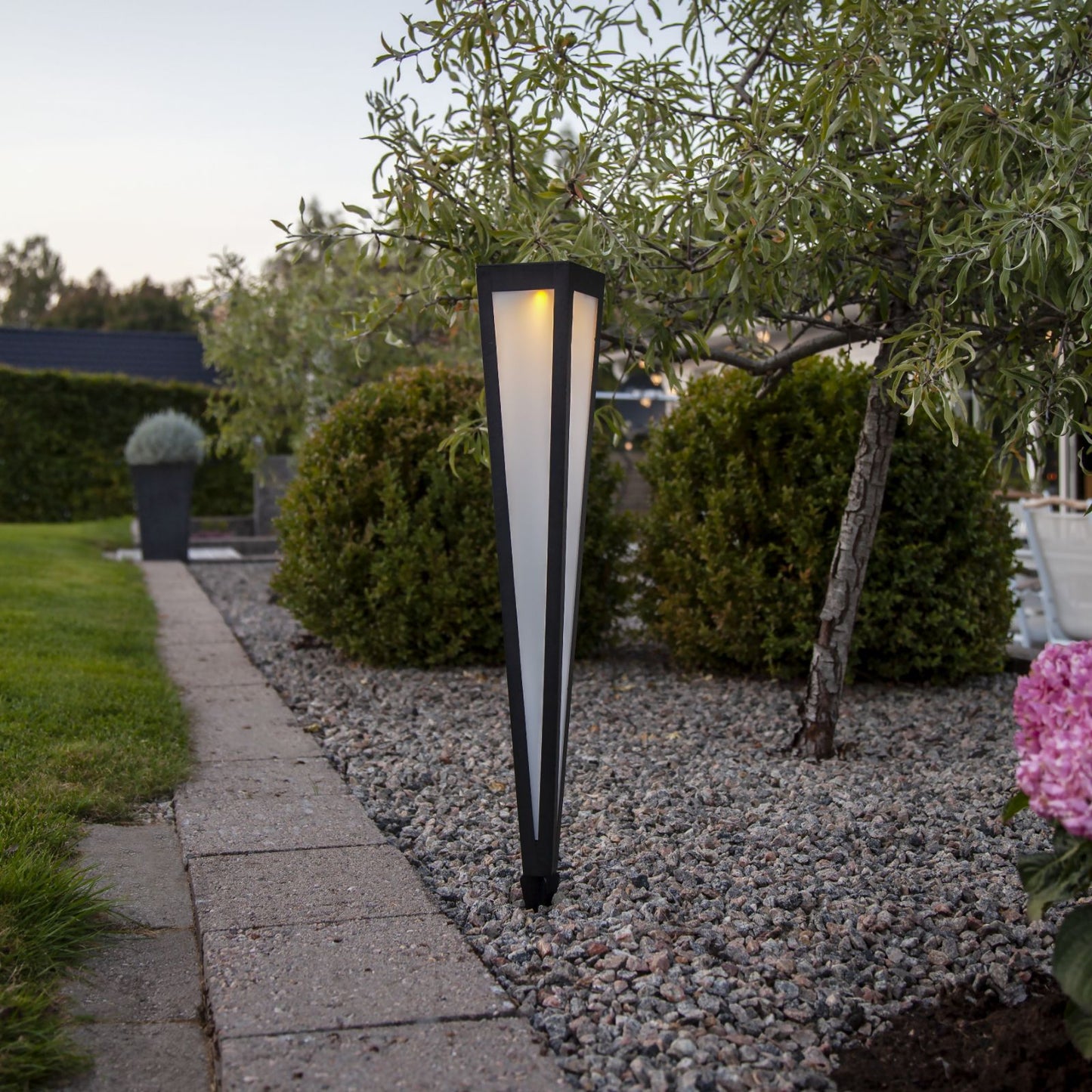 solcellspollare-pyramis-482-56